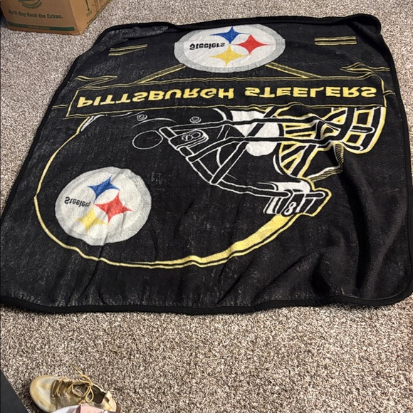 NFL Apparel-Large Pittsburgh Steelers Black Fleece Blanket 6’x4’.5 - Picture 4 of 5